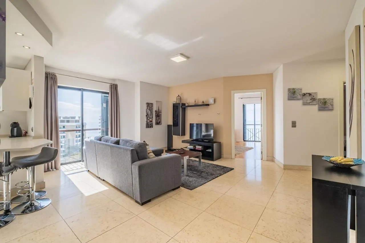 Modern Apartment Next To Forum Shopping, Near The Sea, Free Parking And Wifi Funchal  Portugal