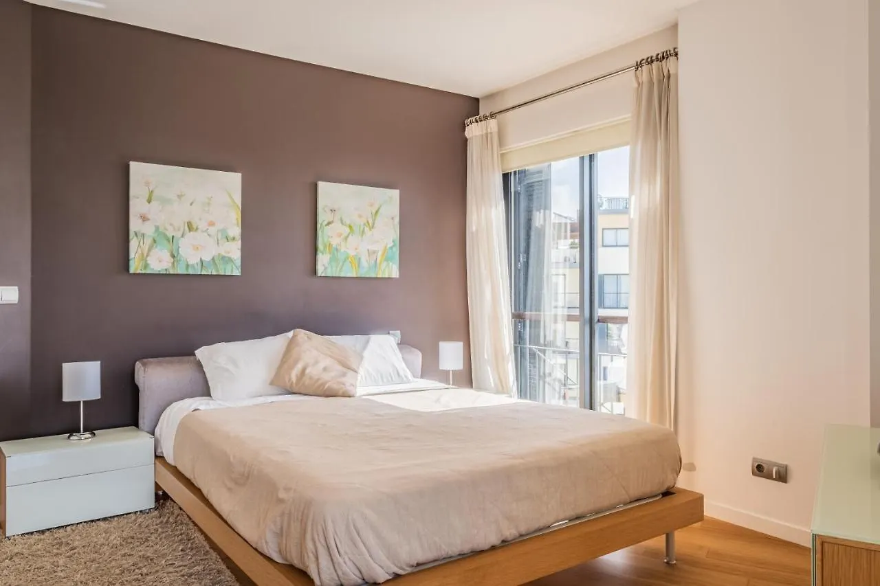 Modern Apartment Next To Forum Shopping, Near The Sea, Free Parking And Wifi Funchal  Portugal