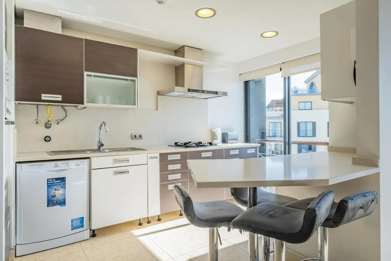 Modern Apartment Next To Forum Shopping, Near The Sea, Free Parking And Wifi Funchal  0*, Funchal (Madeira) Portugal