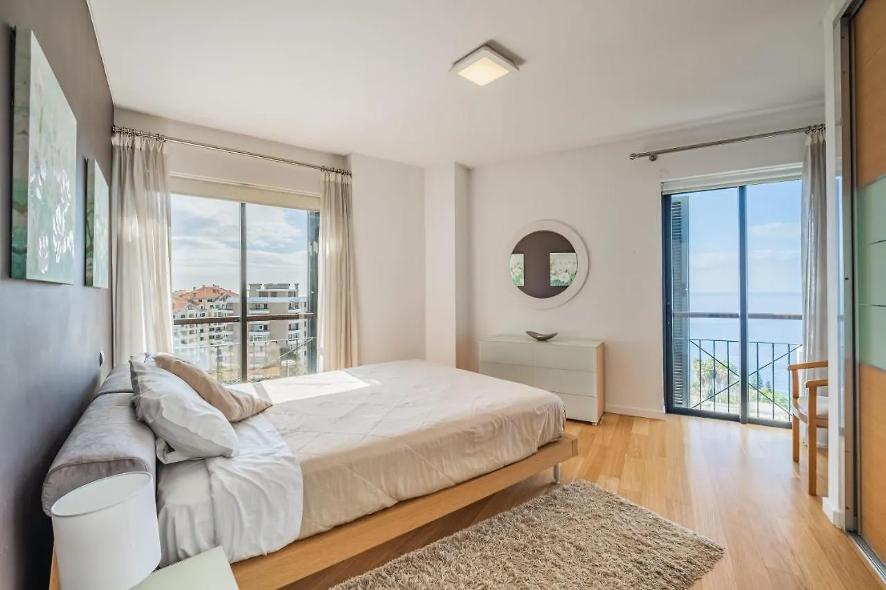 Modern Apartment Next To Forum Shopping, Near The Sea, Free Parking And Wifi Funchal