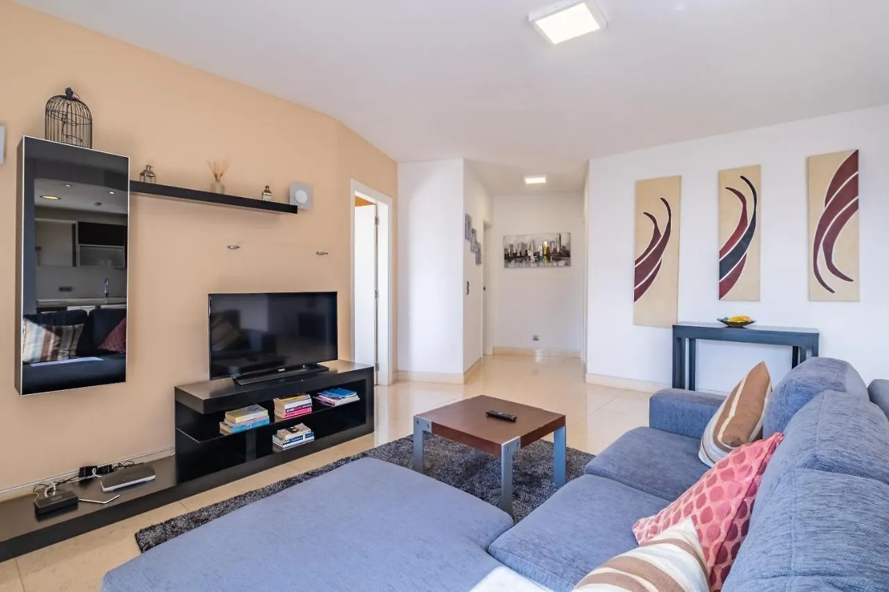 Modern Apartment Next To Forum Shopping, Near The Sea, Free Parking And Wifi Funchal  Funchal (Madeira)