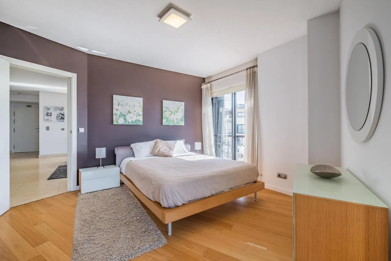 Modern Apartment Next To Forum Shopping, Near The Sea, Free Parking And Wifi Funchal  Portugal