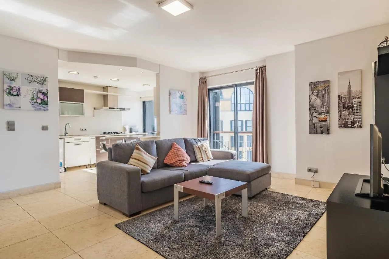 Modern Apartment Next To Forum Shopping, Near The Sea, Free Parking And Wifi Funchal